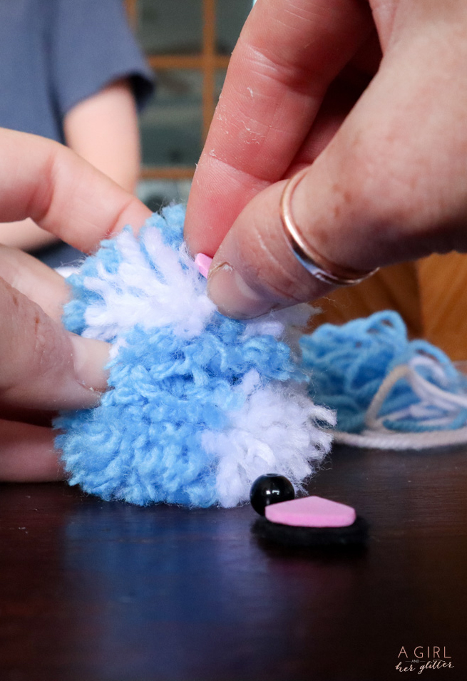 How to Make Yarn Pom-Poms: A Fun and Fluffy Craft Adventure